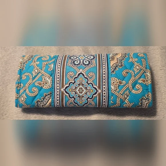 NWT Vera Bradley Totally Turq Sleek Wallet Magnetic Closure With Strap. - Picture 2 of 5
